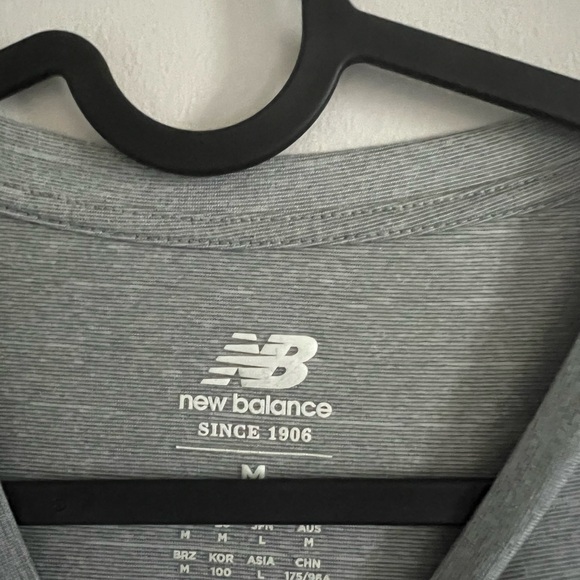 New balance men working out T-shirt - Picture 3 of 3